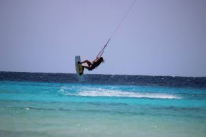Kite-surfing-trick-bonaire